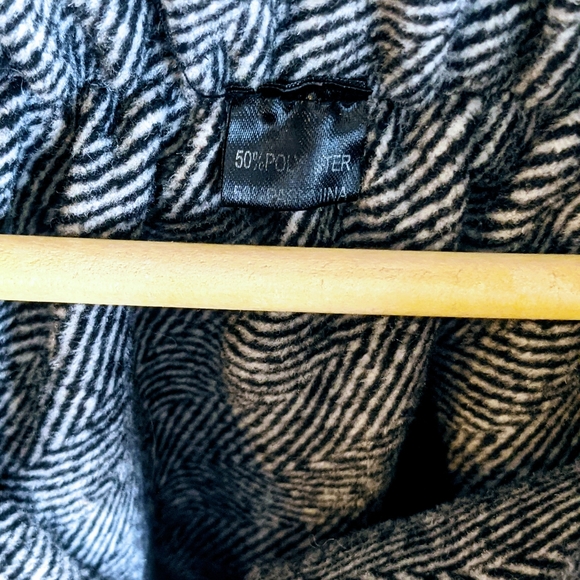 Black & White Pashmina Cape - Picture 5 of 10